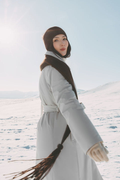 Essential Knit Cashmere Gloves, editorial photo