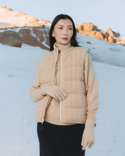 Essential Knit Cashmere Gloves, editorial photo