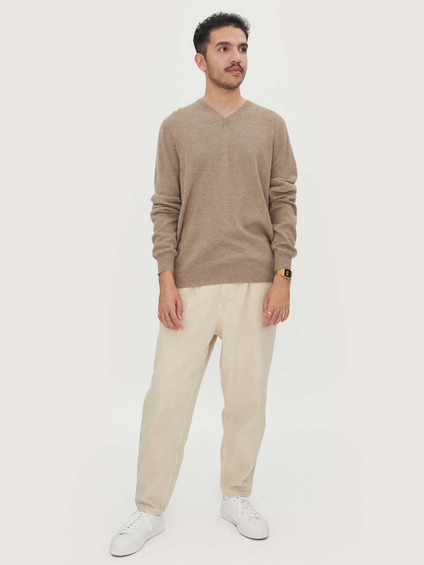 Men's Cashmere V-Neck Sweater Taupe - Gobi Cashmere