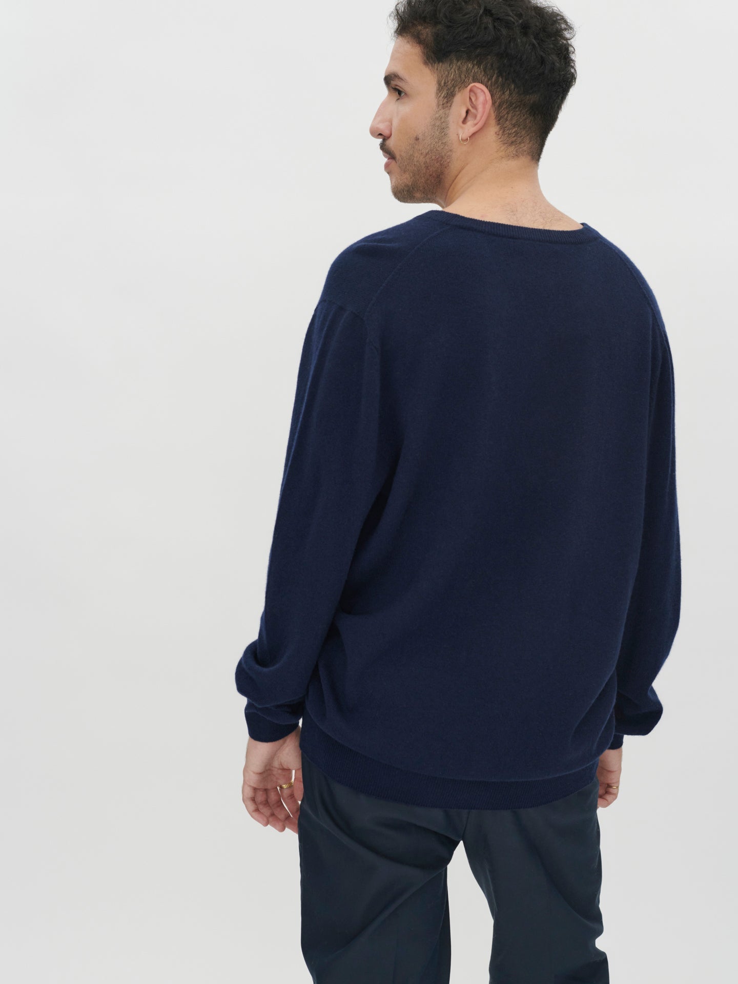 Men's Cashmere Basic V-Neck Sweater Navy - Gobi Cashmere
