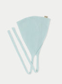 A light blue cashmere bonnet for women with a solid pattern and a tag visible on the brim. #color_glacier