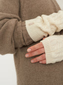 Unisex Cashmere Wrist Warmer Off White - Gobi Cashmere #color_off-white