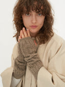 Unisex Cashmere Wrist Warmer Taupe - Gobi Cashmere #color_taupe