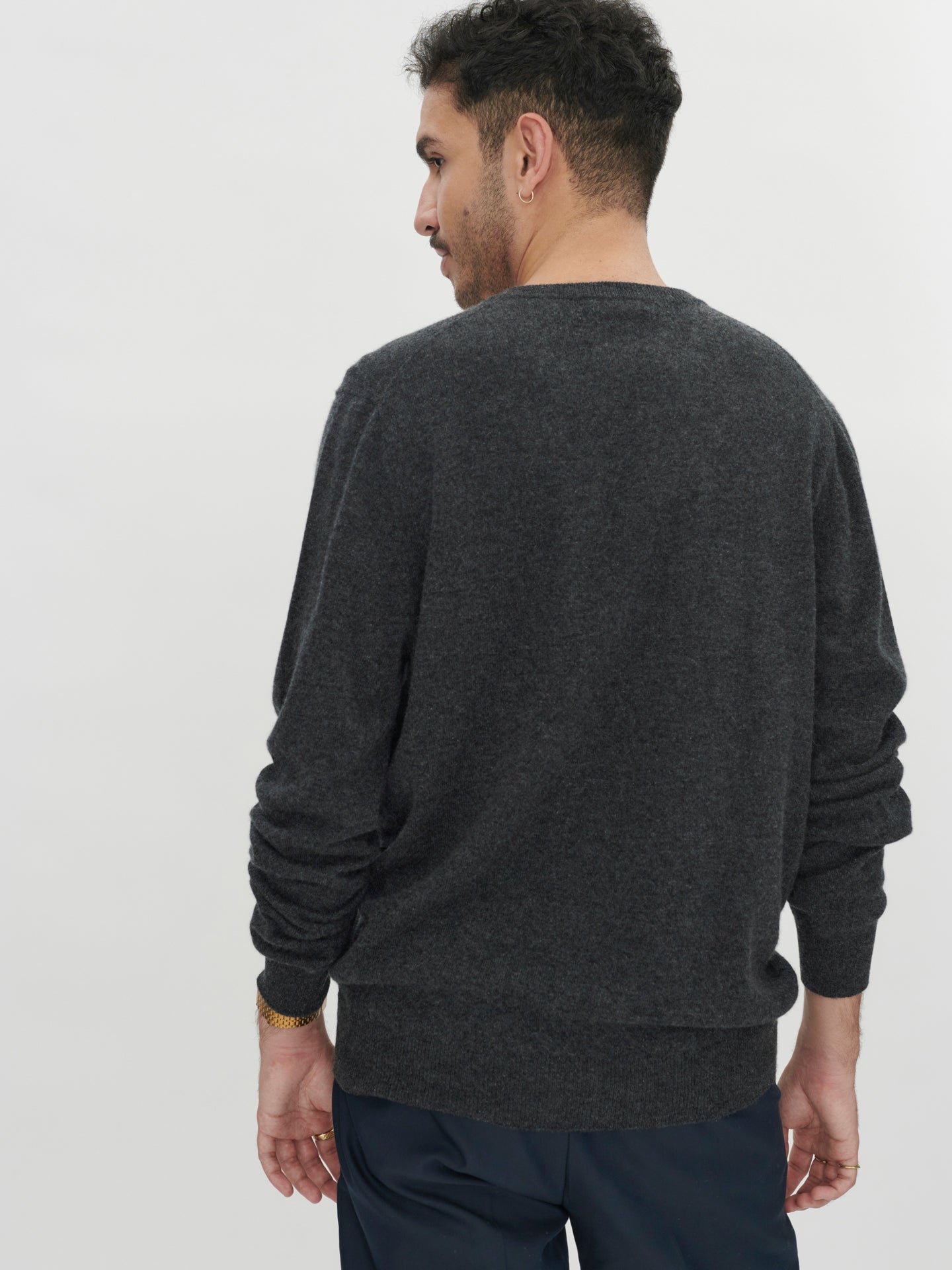 Men's Cashmere V-Neck Sweater Charcoal - Gobi Cashmere