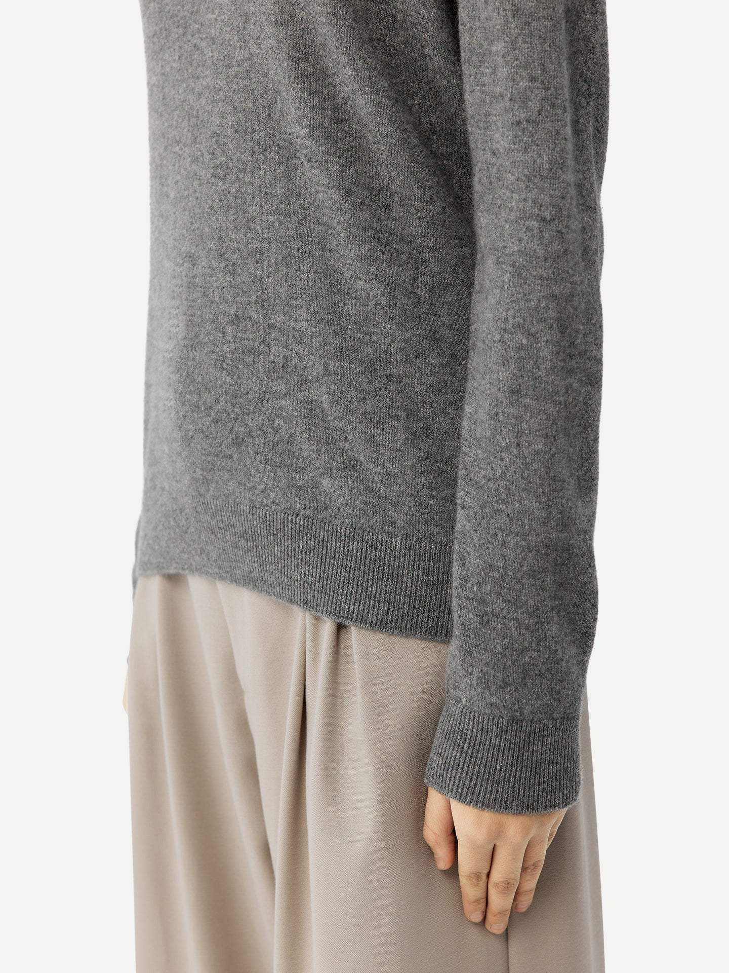 Essential Cashmere V-Neck Sweater