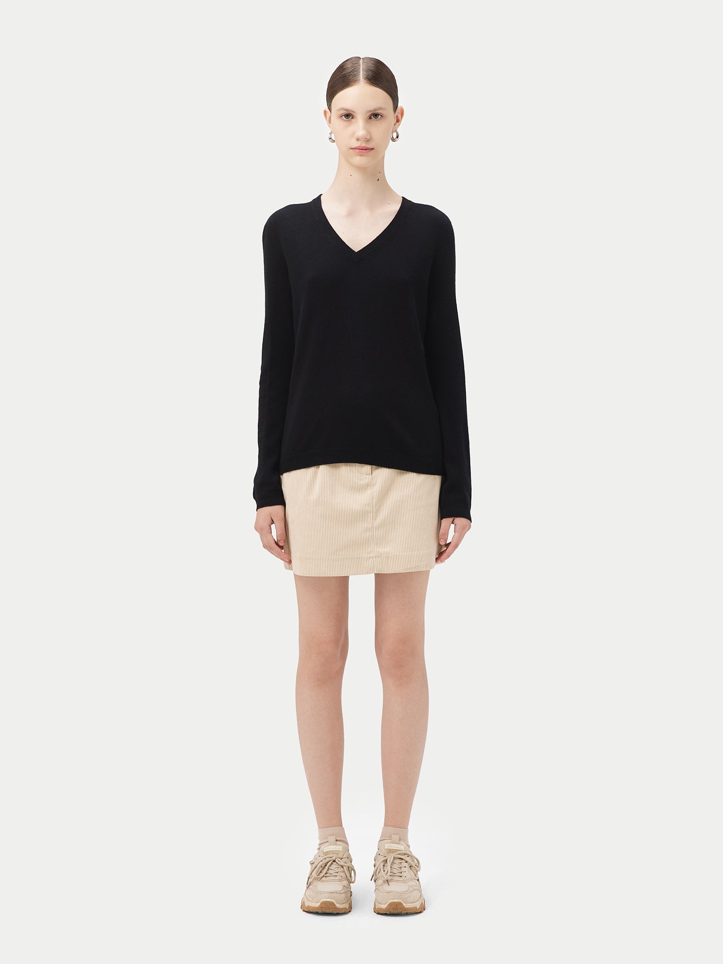 Women's Cashmere V-Neck Sweater Black - Gobi Cashmere