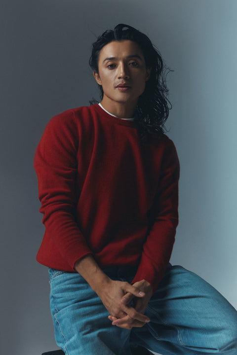 Men's Essential Crewneck Cashmere Jumper, editorial photo