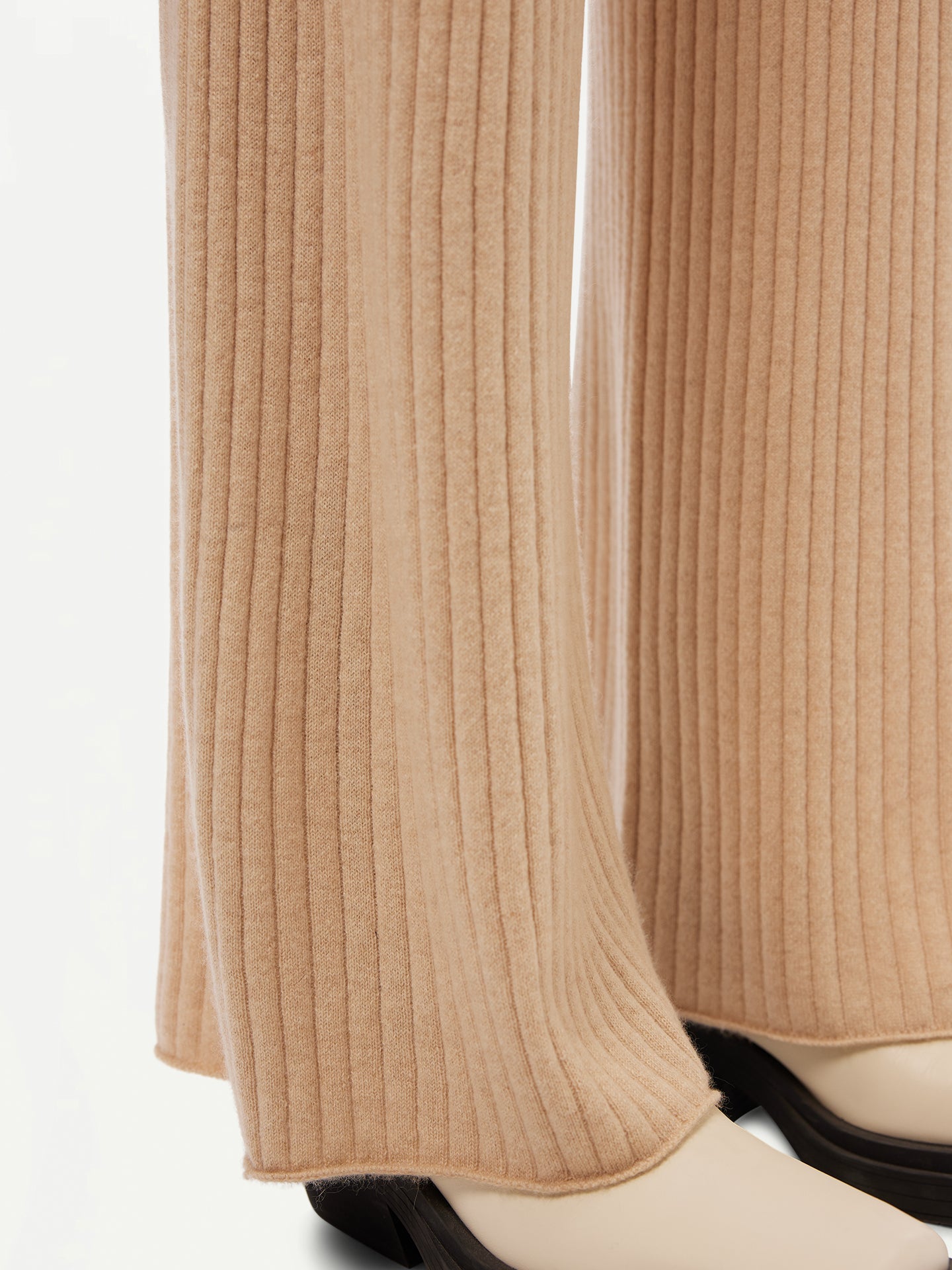 GOBI Cashmere - Wide-Leg Cashmere Pants Beige - 3D-Knit Collection