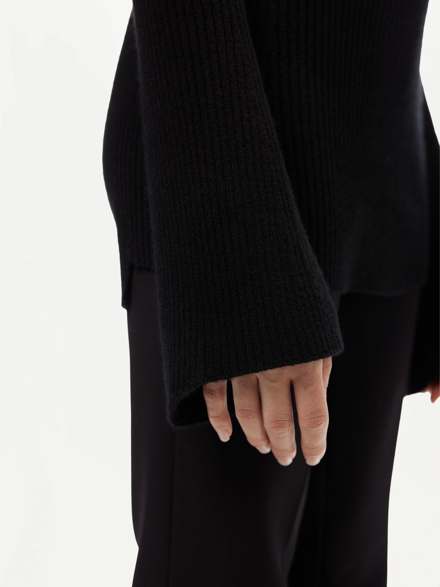 GOBI Cashmere Bell-Sleeve Sweater Black - 3D-Knit Collection