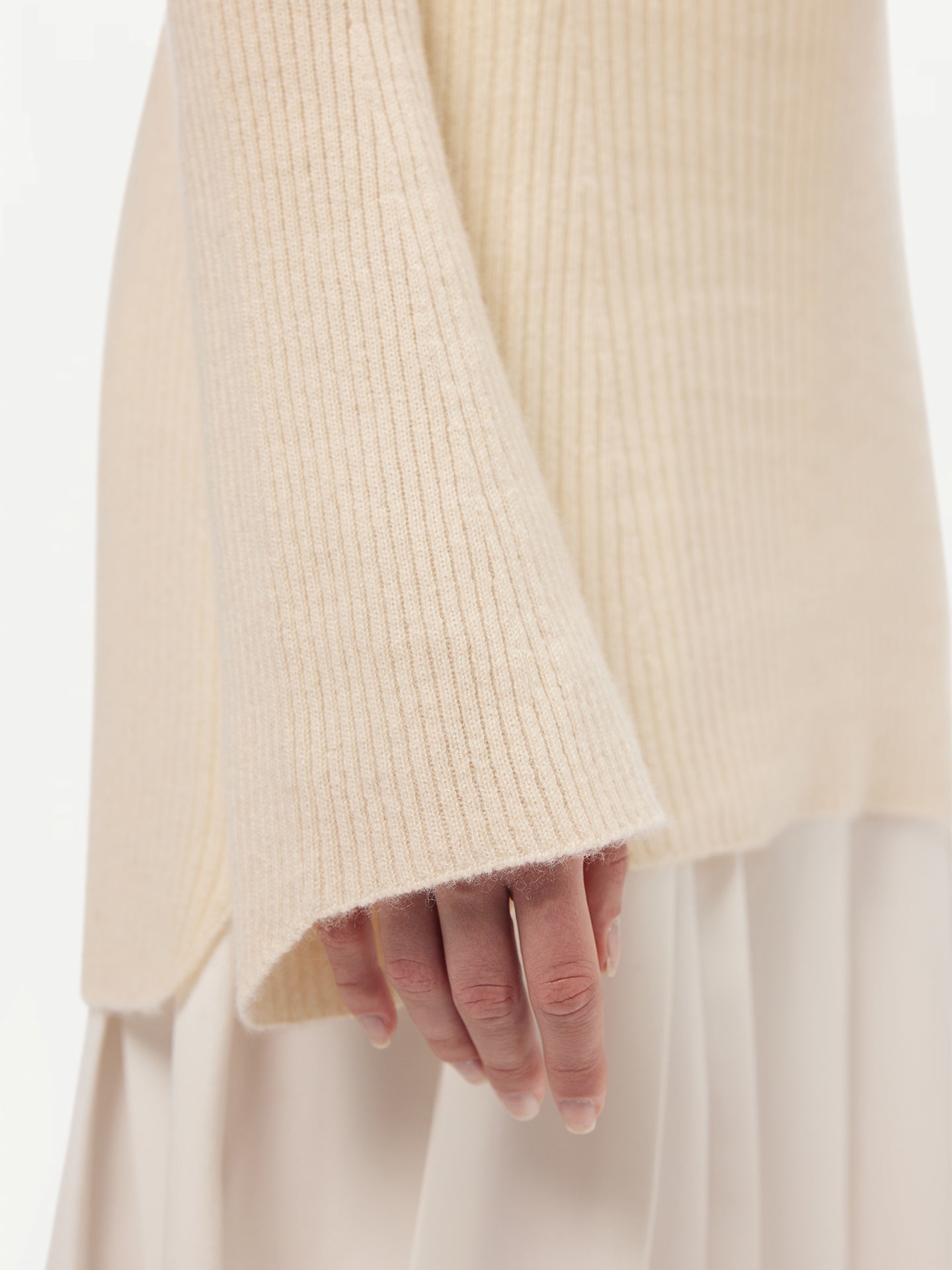 GOBI Cashmere Bell-Sleeve Sweater Off White - 3D-Knit Collection