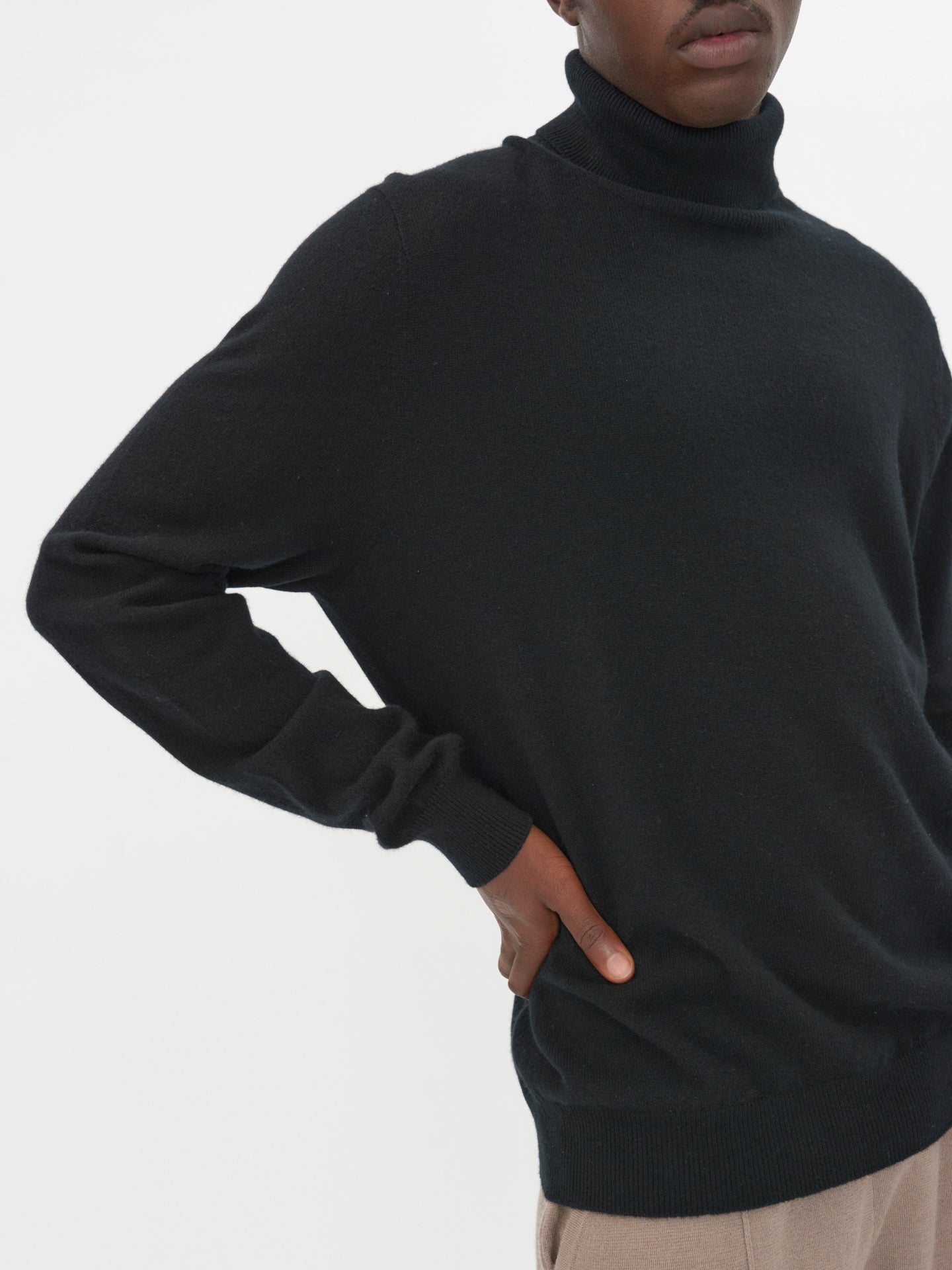 Men's Cashmere Turtle Neck Sweater Black - Gobi Cashmere