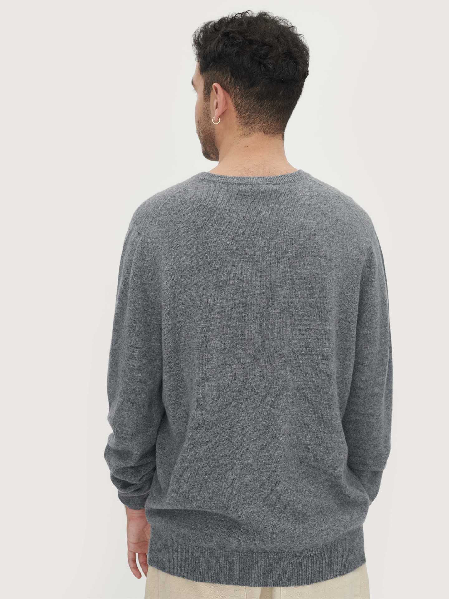 Men's Cashmere V-Neck Sweater Dim Gray - Gobi Cashmere