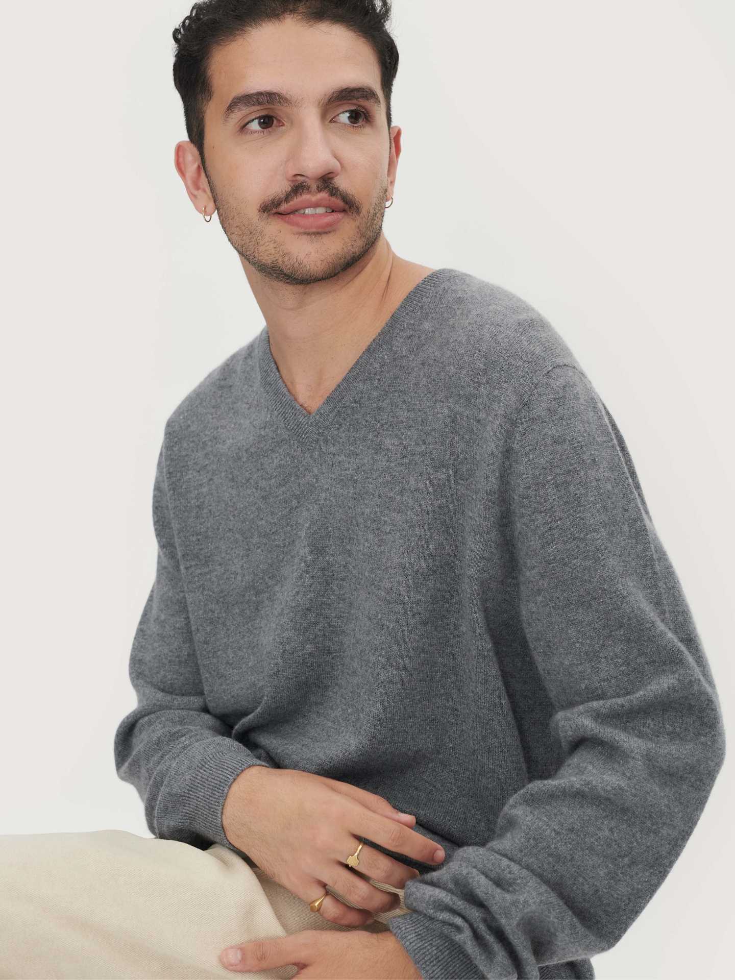 Men's Cashmere V-Neck Sweater Dim Gray - Gobi Cashmere