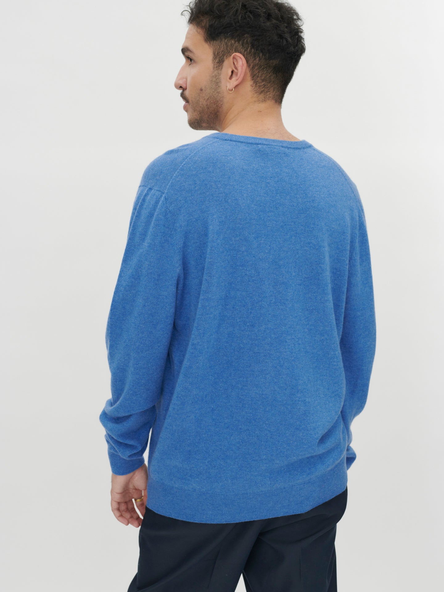 Men's Cashmere V-Neck Sweater Blue - Gobi Cashmere