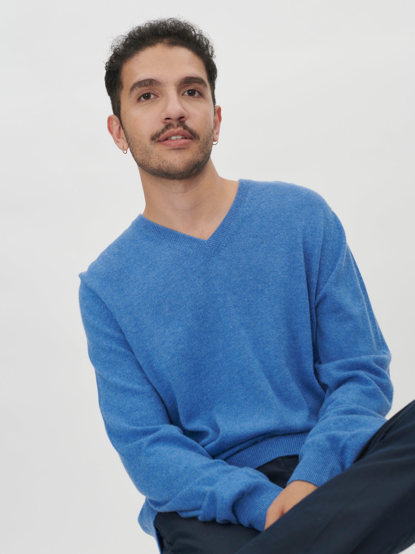 Men's Cashmere V-Neck Sweater Blue - Gobi Cashmere