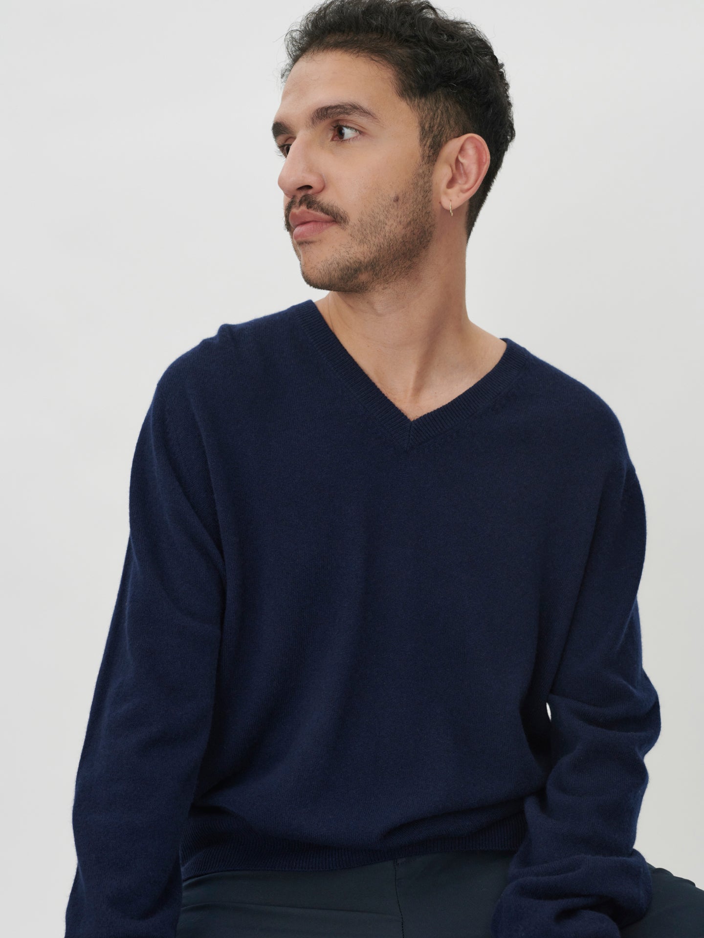 Men's Cashmere Basic V-Neck Sweater Navy - Gobi Cashmere
